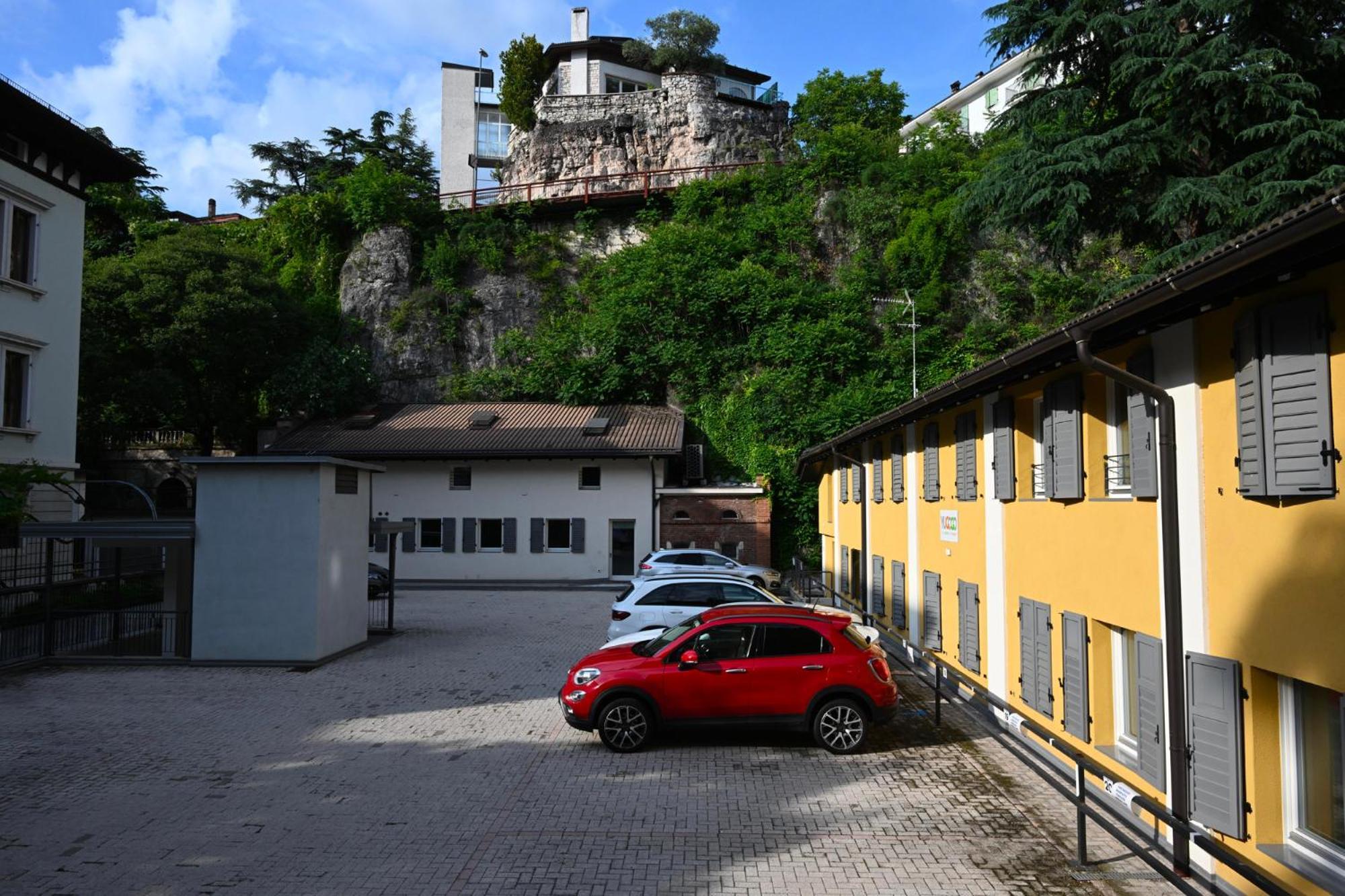 Cityu - Grazioli 27 Trento Centro Con Parcheggio Privato Gratuito エクステリア 写真